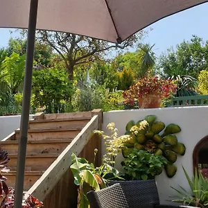 https://colourful-cosy-city-home.tophotelsbath.com