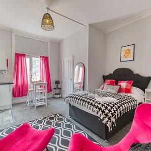 https://heights-by-guestz.hotelsin-chester.com