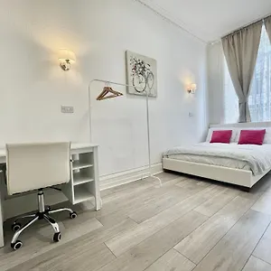 Lothian Center Apartment