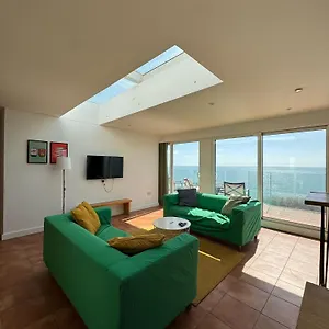 https://incredible-panoramic-sea-view-studio-sleeps-3-people.tophotelsbath.com