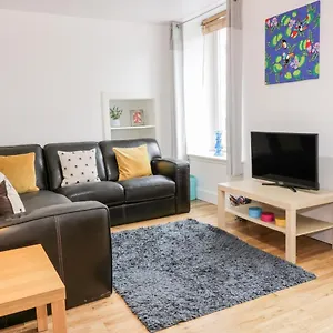 Stead's Place, Apartment