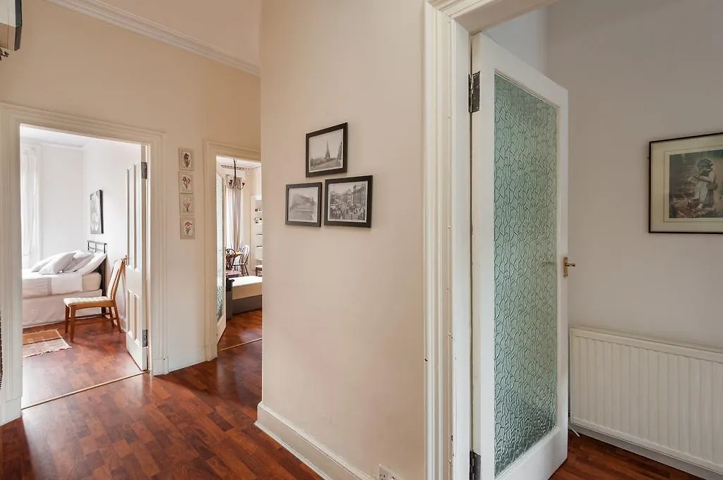 Pitt Street Apartment Beautiful Spacious Apartment Free Parking And Free Sanitizer Edinburgh 0*,  Verenigd Koninkrijk